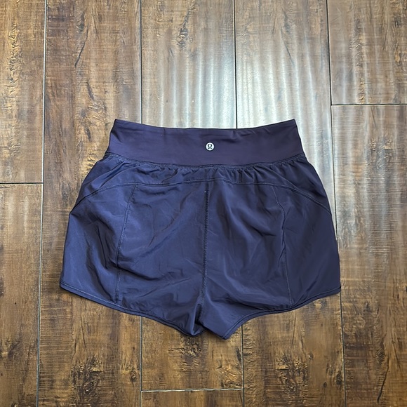 Lululemon HR lined Short - Picture 2 of 4